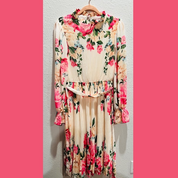 Ivory Floral Dress - Picture 3 of 13